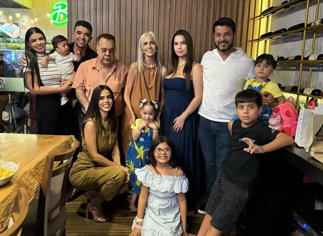 Atriz Brendha Haddad celebra 40 anos com reencontro familiar no Acre