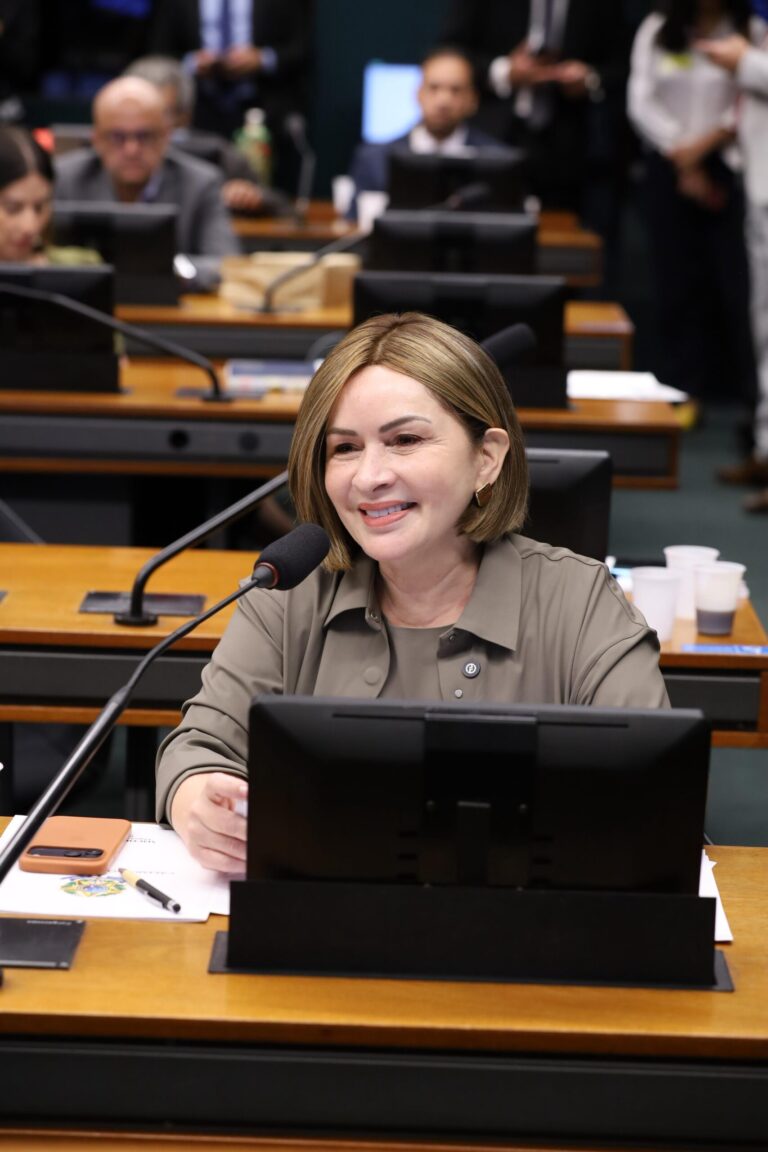 Socorro Neri propõe expansão da Ufac cobra do MEC Hospital Universitário