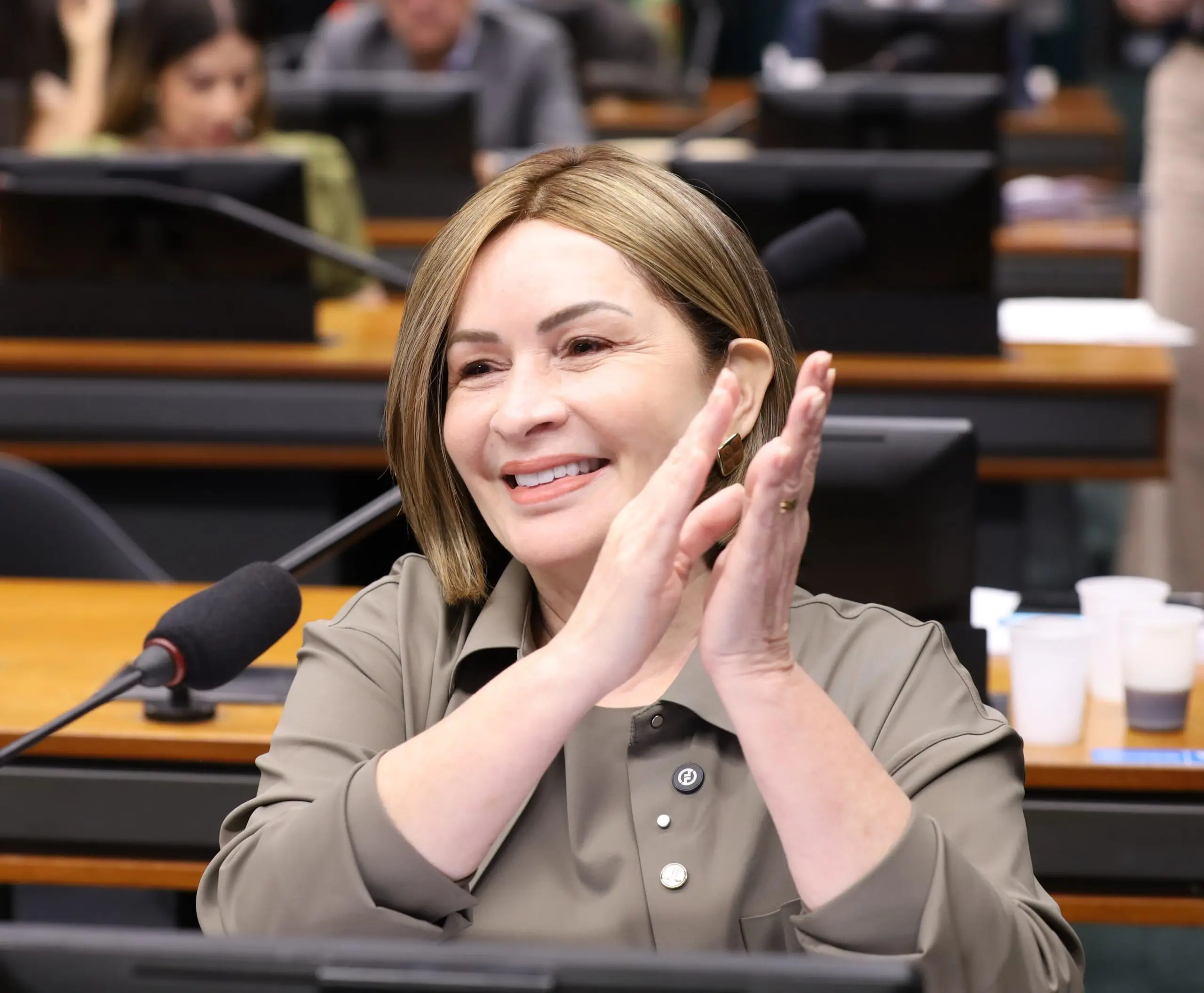 Socorro Neri celebra avanço da PEC que pode pôr fim à escala 6×1
