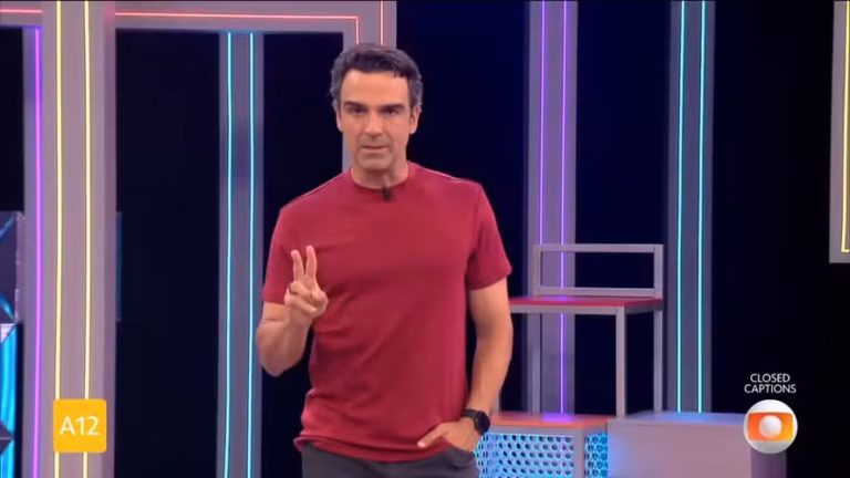 A casa mais vigiada do Brasil acordou com uma surpresa na área externa nesta quinta-feira (09/04). Para movimentar a formação do 15º Paredão, Boninho escalou o Botão Misterioso, um elemento decorativo (e perigoso) que dará um poder crucial para quem tiver a coragem de apertá-lo primeiro.