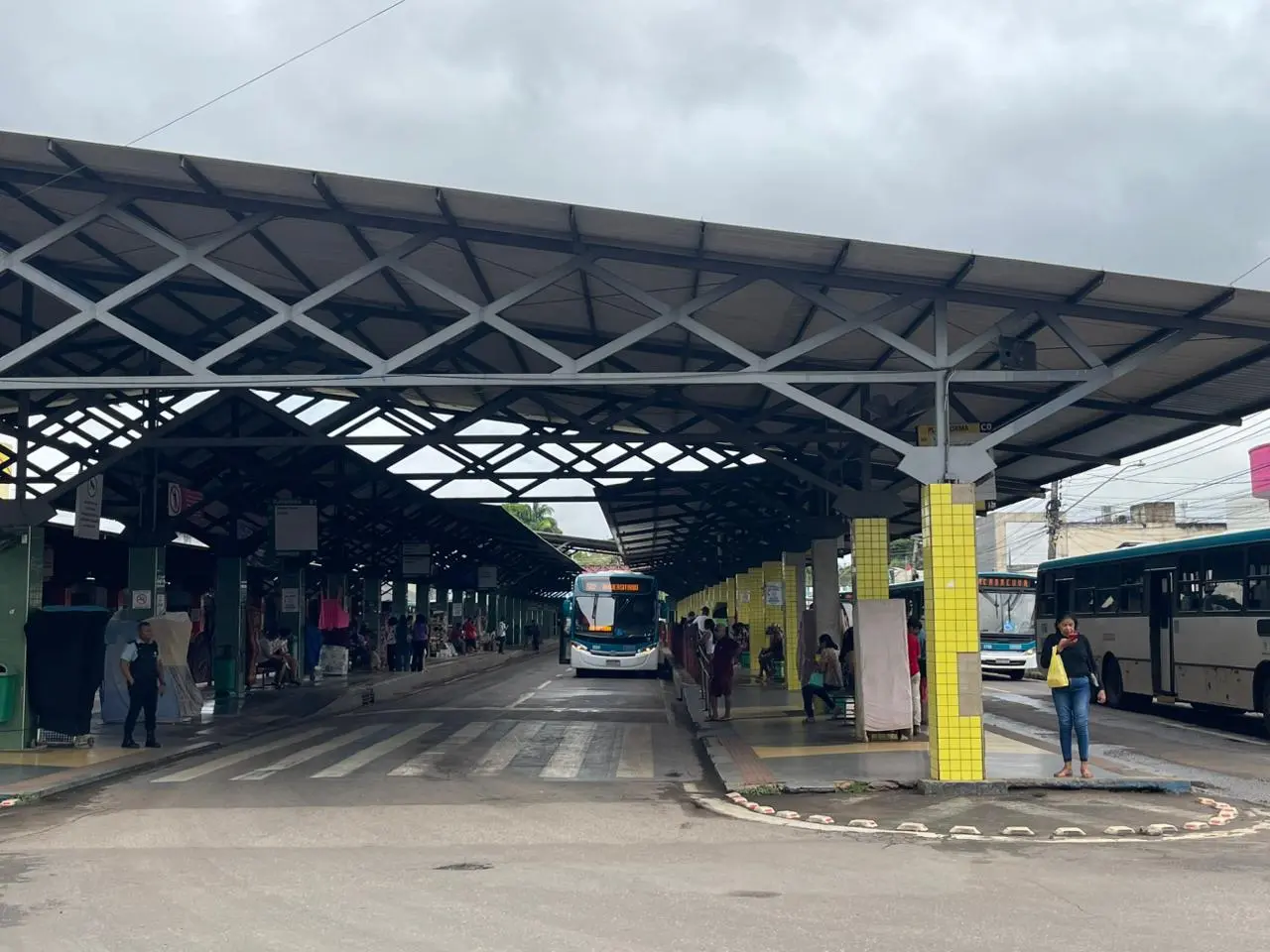 Terminal volta a ter circulação de passageiros após paralisação dos ônibus