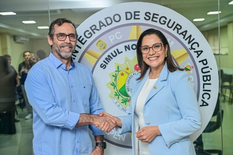 A governadora do Acre, Mailza Assis, realizou uma visita institucional, na manhã desta quarta-feira, 22, à Sejusp.