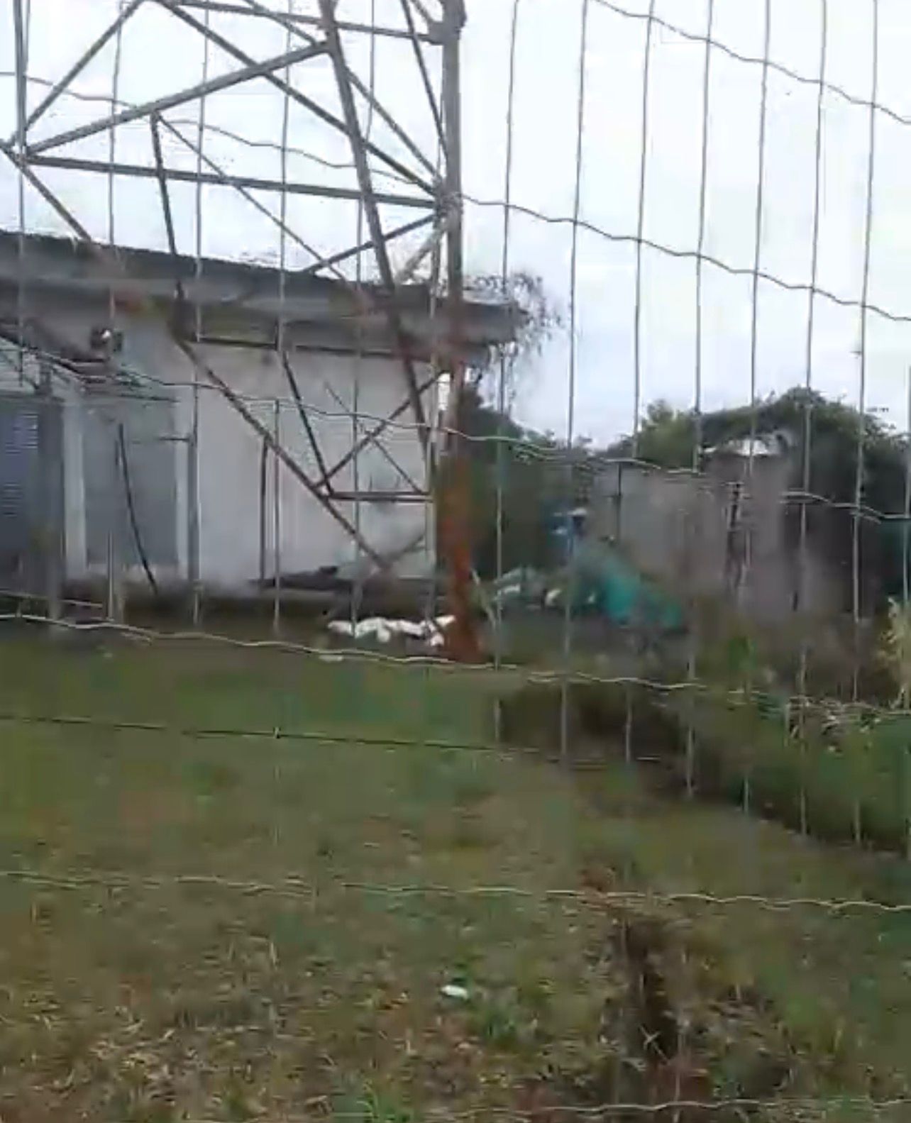 Torre da OI corre risco de desabar e deixa moradores em pânico no Acre