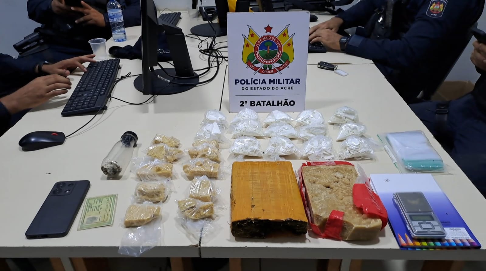 Polícia prende mulher por tráfico de drogas em Rio Branco