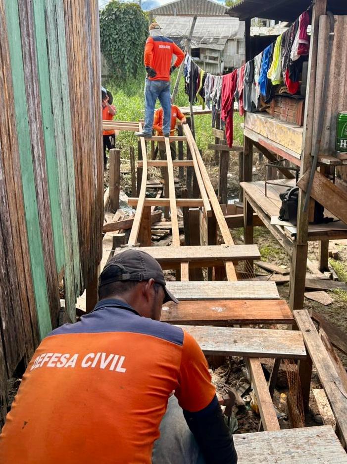 Cruzeiro do Sul conclui novos trapiches para moradores da Várzea