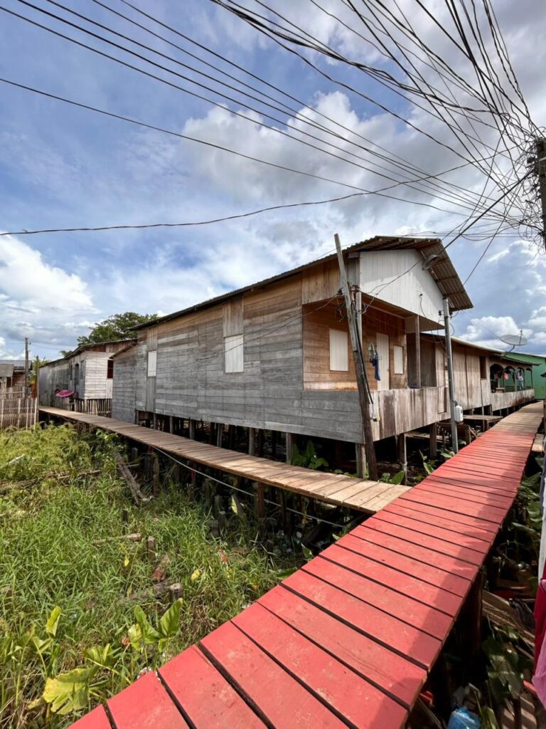 Cruzeiro do Sul conclui novos trapiches para moradores da Várzea