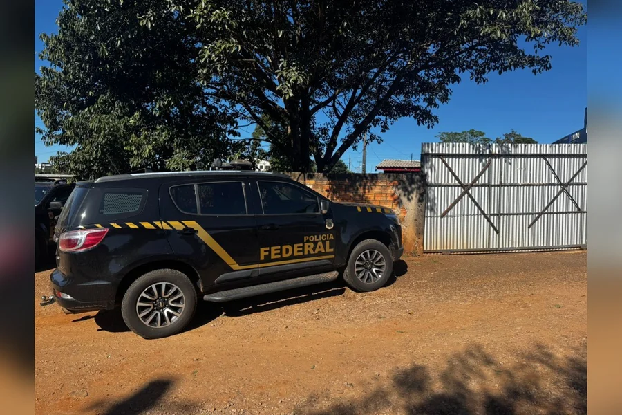Em uma ação conjunta com a Polícia Civil e o Ministério Público do Trabalho (MPT), a Polícia Federal cumpriu mandados de busca e apreensão nesta sexta-feira (10/04) nos municípios de São Lourenço do Oeste (SC) e Vitorino (PR).