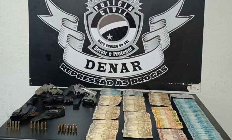 Policiais são presos por invadir casa fingindo operação e roubar drogas