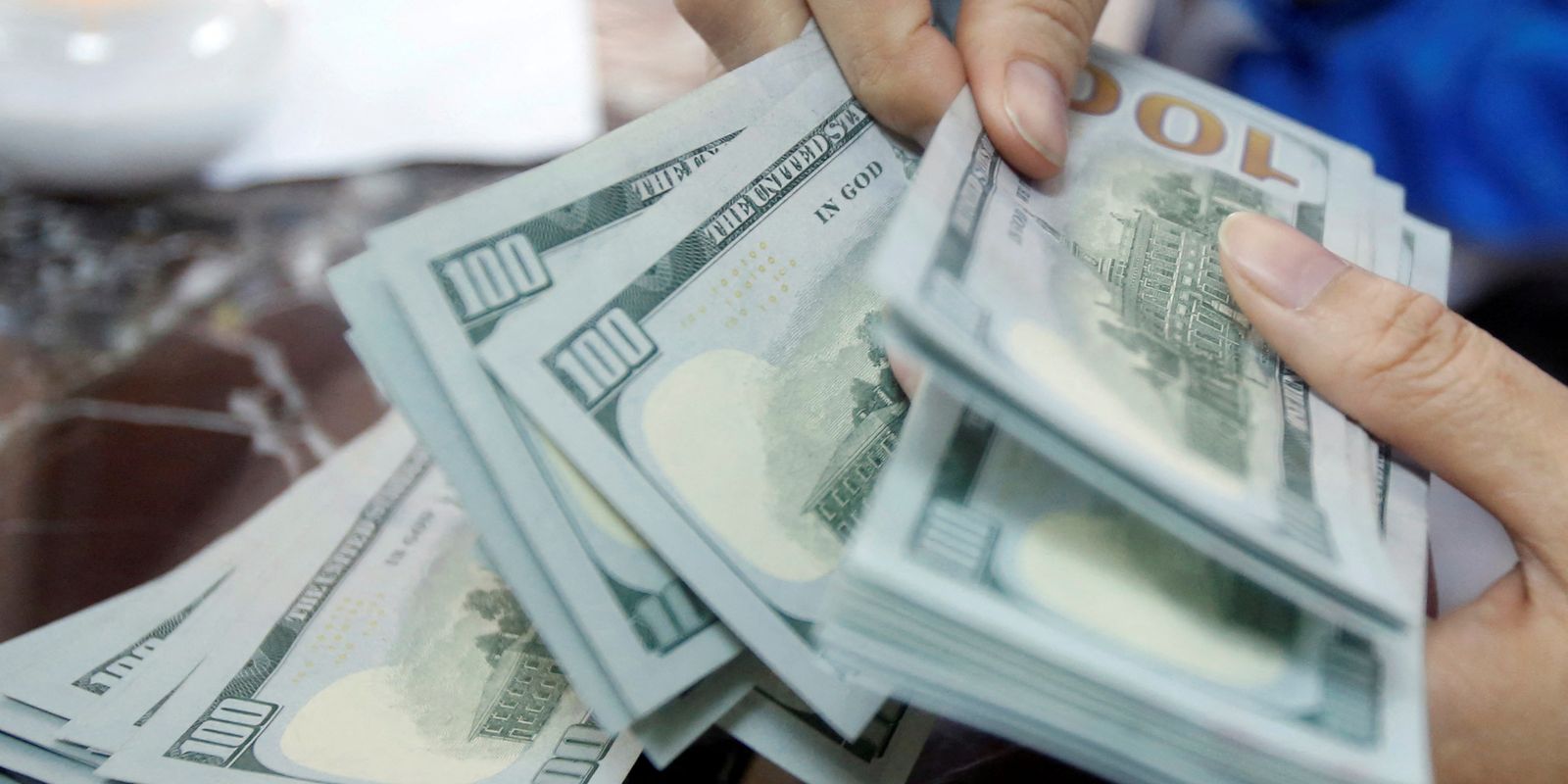 Dólar sobe para R$ 5,06; bolsa cai com IPCA-15 e recuo do petróleo Dólar sobe para R$ 5,06; bolsa cai com IPCA-15 e recuo do petróleo
