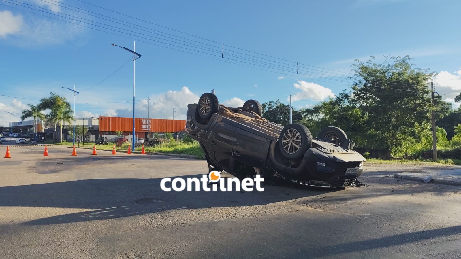 Adolescente fica ferido após capotamento de veículo em Rio Branco