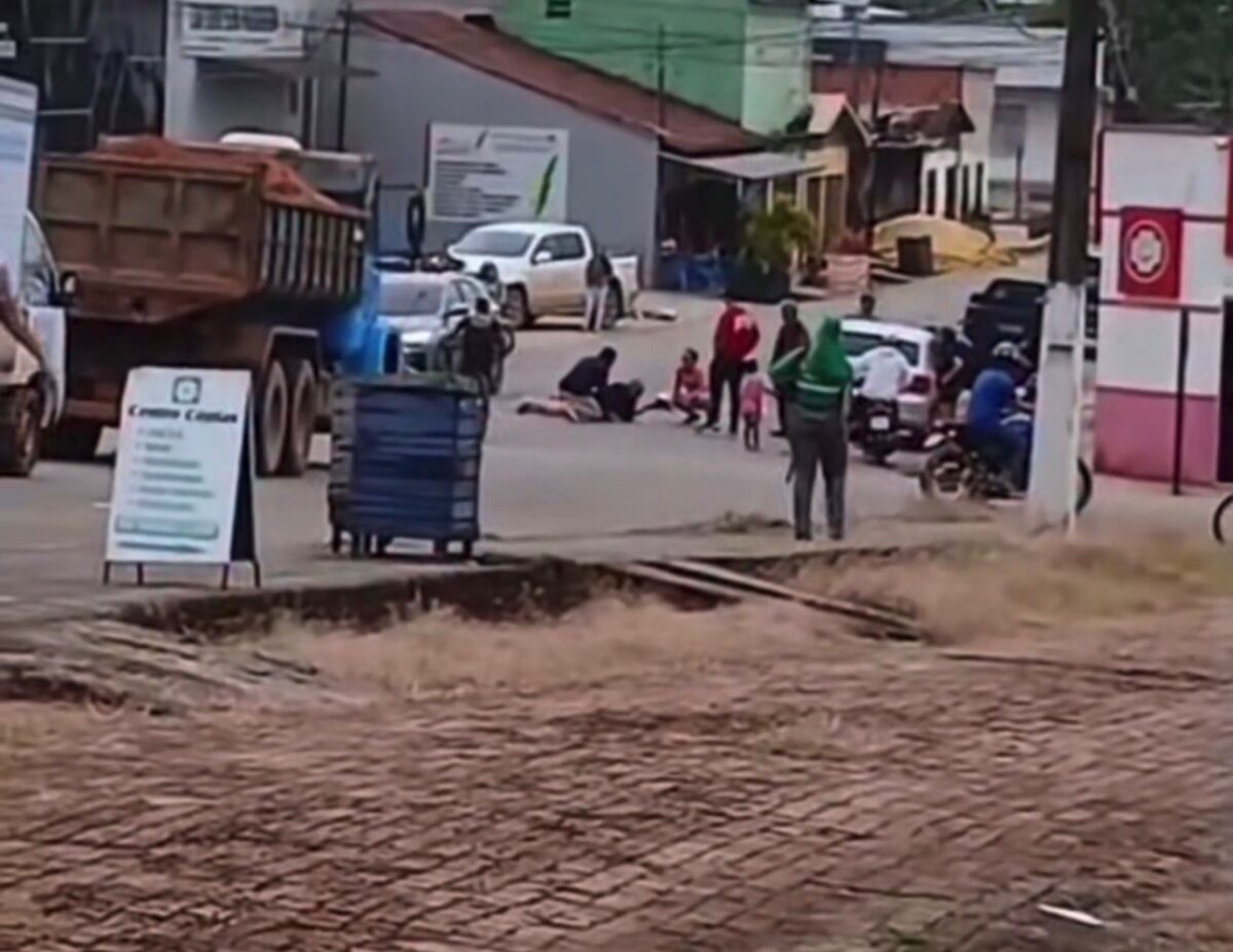 Colisão entre motocicleta e bicicleta deixa homem ferido em Sena
