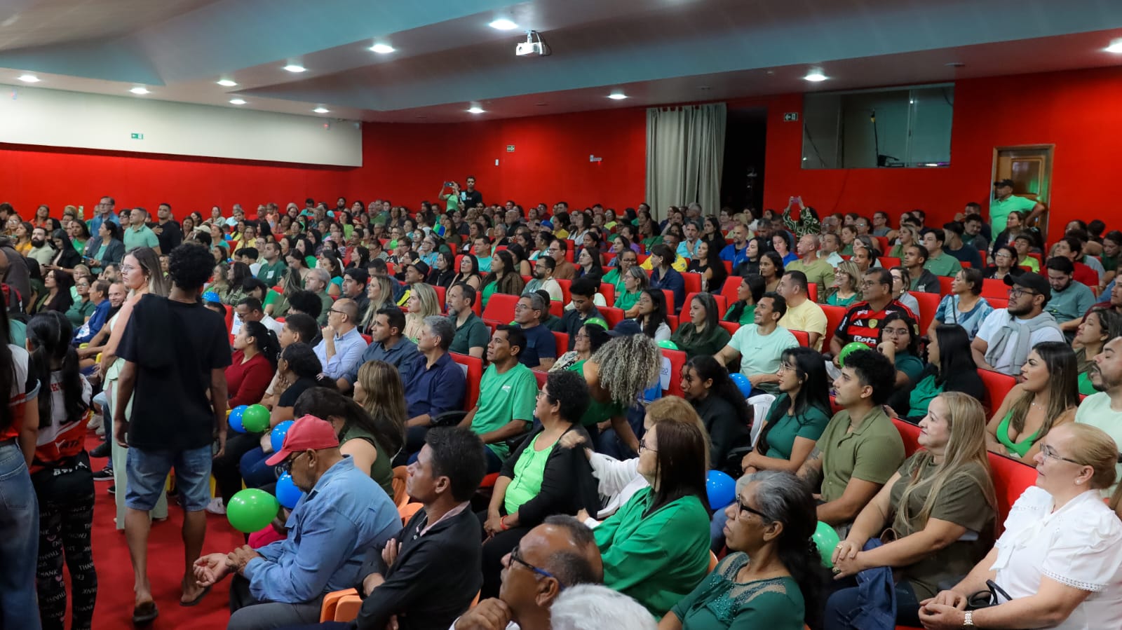 Casa cheia e participação popular marcam encontro liderado por Adailton Cruz