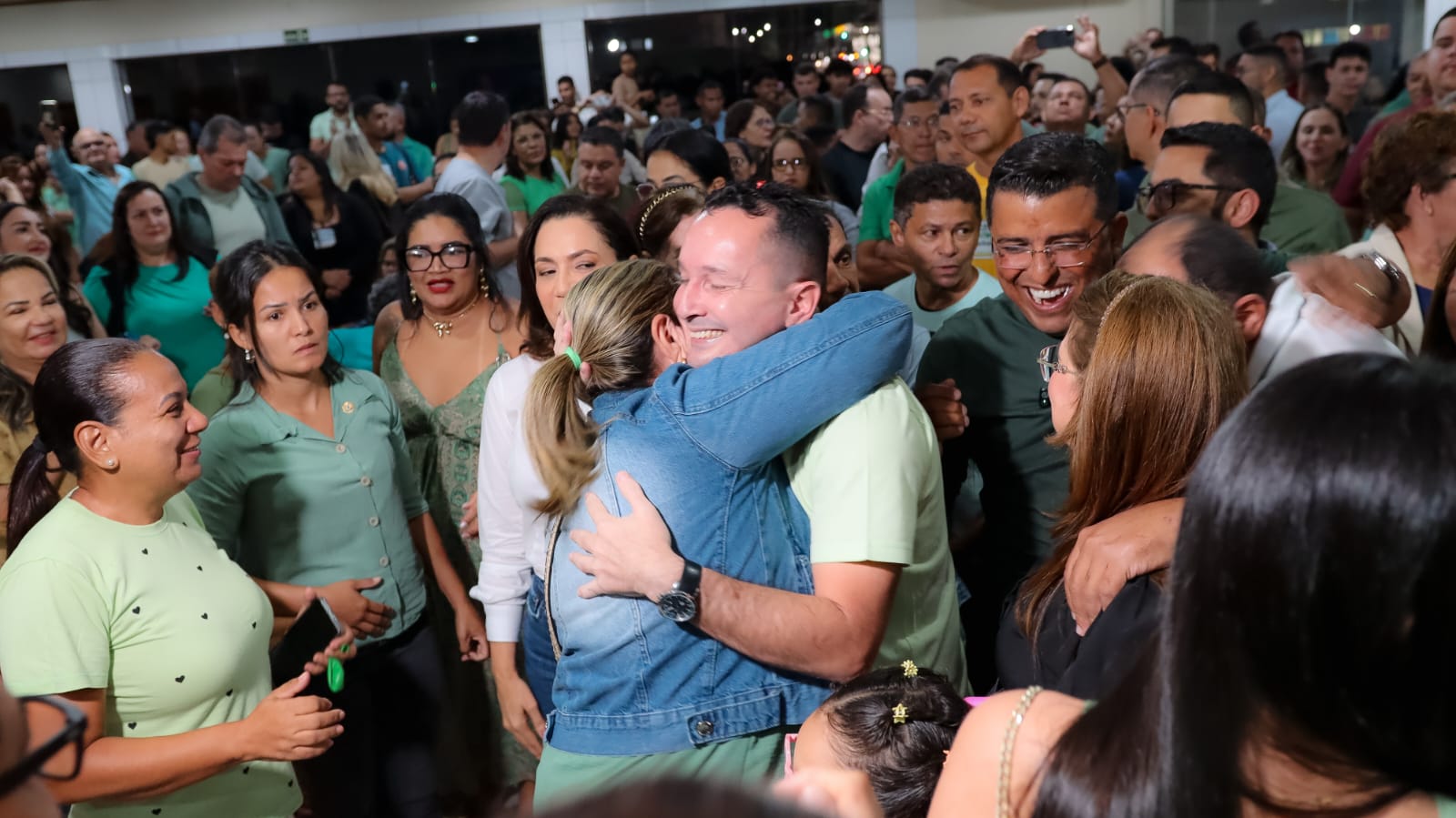Casa cheia e participação popular marcam encontro liderado por Adailton Cruz