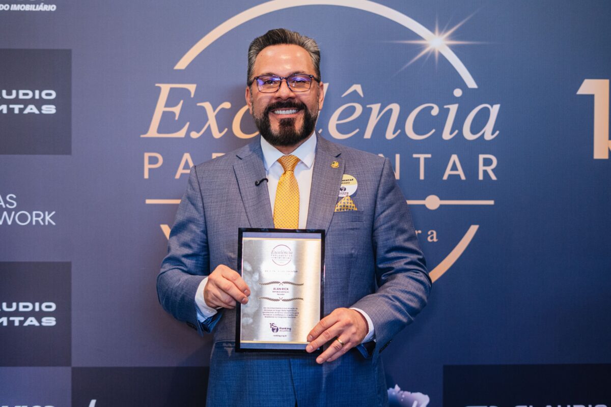 Pela 5ª vez, Alan Rick ganha prêmio e fica entre 12 melhores senadores
