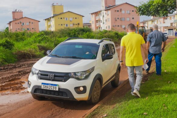 Alysson visita obras em rua de Rio Branco: "Intervenção necessária"