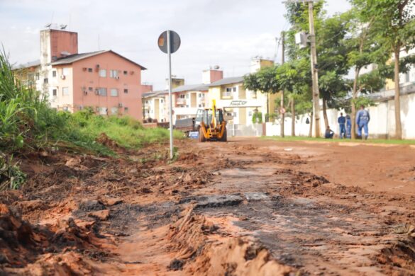 Alysson visita obras em rua de Rio Branco: "Intervenção necessária"
