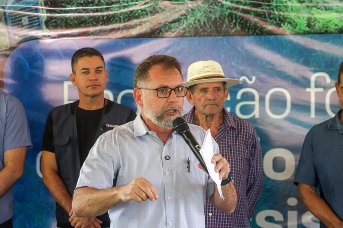 Com entregas de insumos, prefeitura lança Programa de Mecanização Agrícola