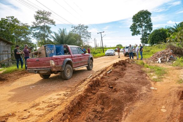 Alysson acompanha operação tapa-buracos no Ramal do Sinteac