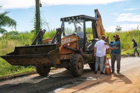 Alysson acompanha operação tapa-buracos no Ramal do Sinteac