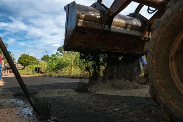 Alysson acompanha operação tapa-buracos no Ramal do Sinteac
