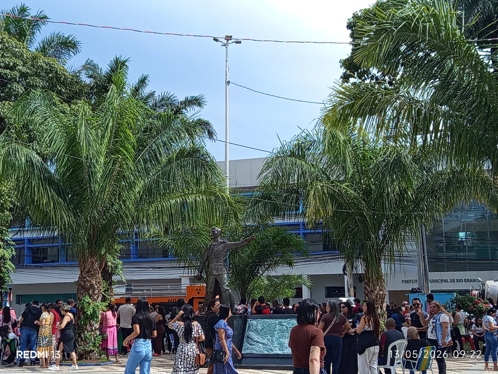 Profissionais da Educação pressionam prefeitura por reajuste salarial