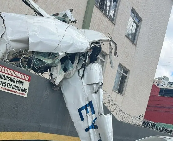 Piloto relatou perda de altitude à torre antes de queda de avião em BH Piloto relatou perda de altitude à torre antes de queda de avião em BH