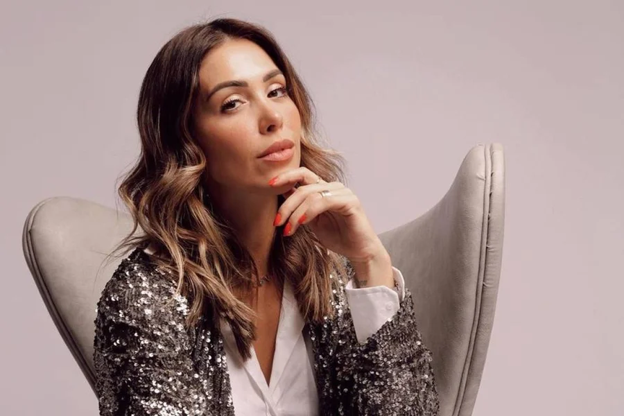 Bella Falconi revela como mantém a pele jovem aos 41 anos Bella Falconi revela como mantém a pele jovem aos 41 anos