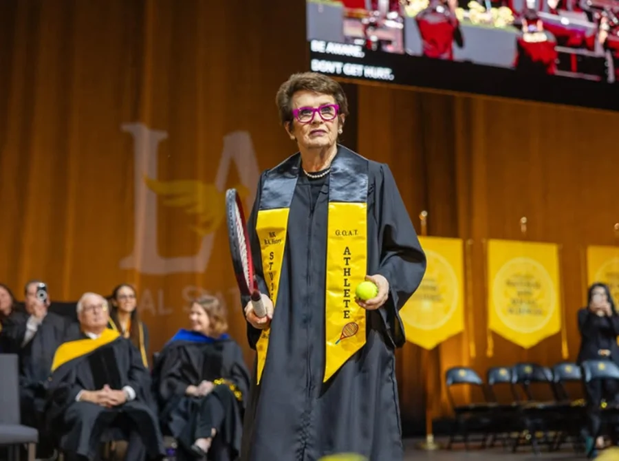 Lenda do tênis mundial, Billie Jean King se forma na faculdade aos 82 anos Lenda do tênis mundial, Billie Jean King se forma na faculdade aos 82 anos