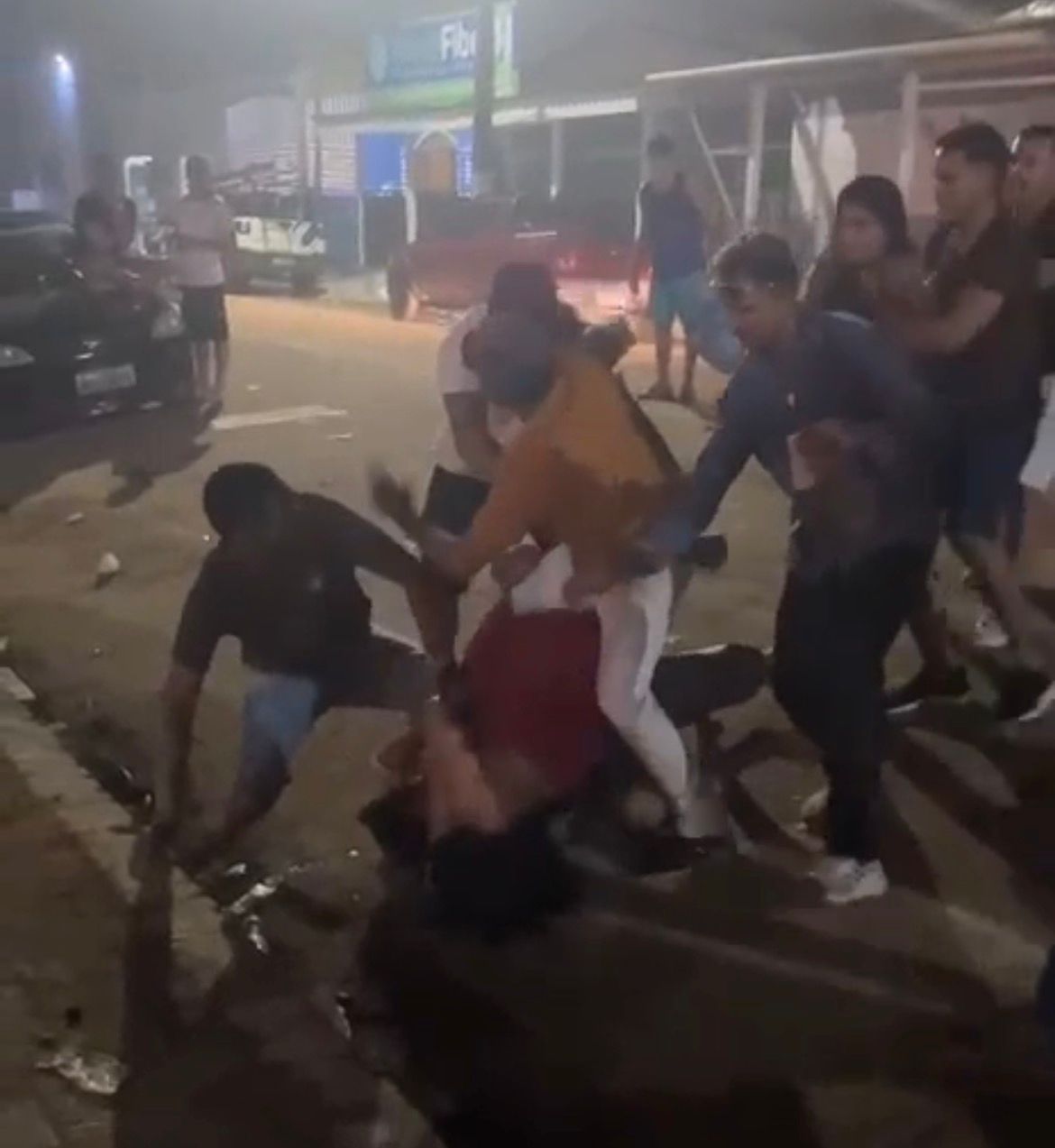 Show de aniversário de Manoel Urbano é marcado por briga generalizada