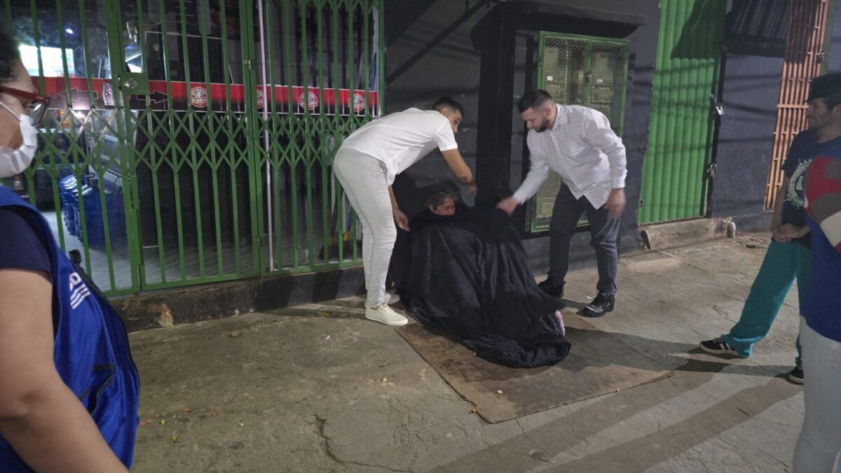Rio Branco inicia corrente solidária para arrecadar agasalhos e cobertores