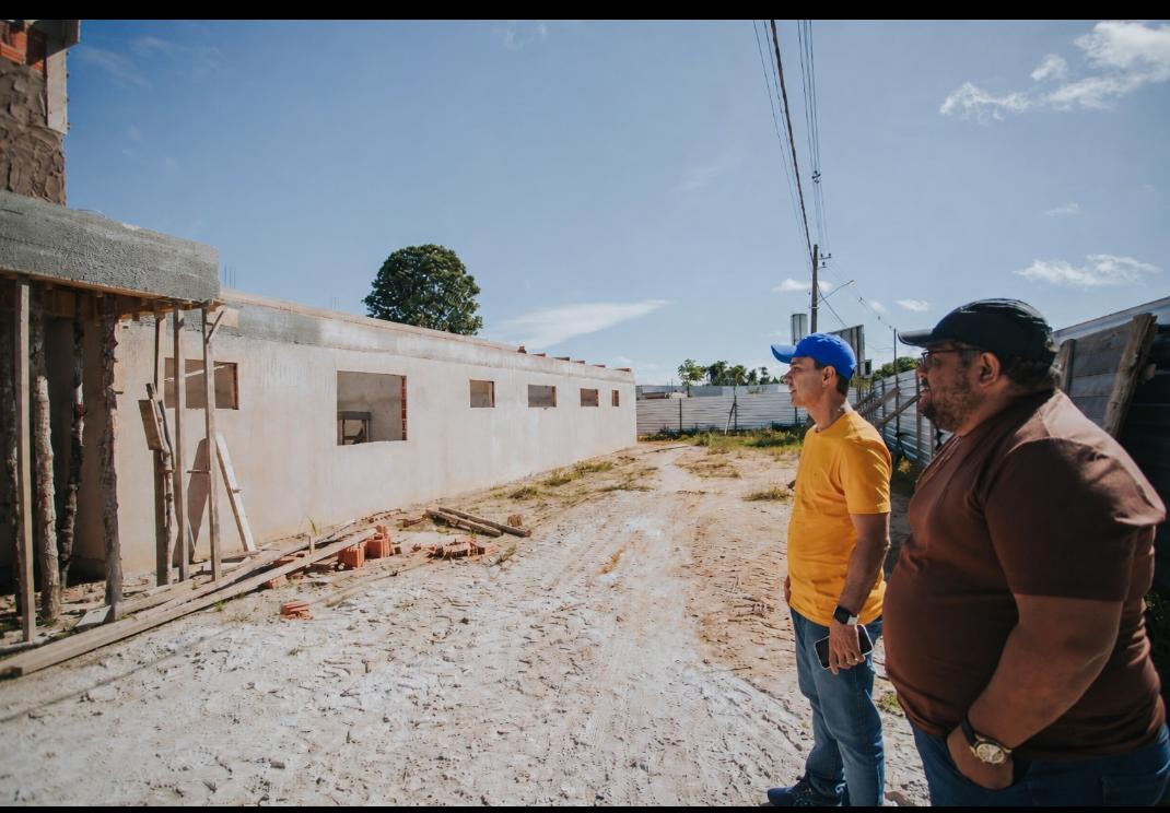 Prefeito Zequinha Lima vistoria obras do CAPS AD e do Centro do Idoso