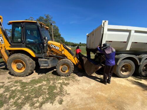 Cruzeiro do Sul executa obras de infraestrutura nas zonas urbana e rural