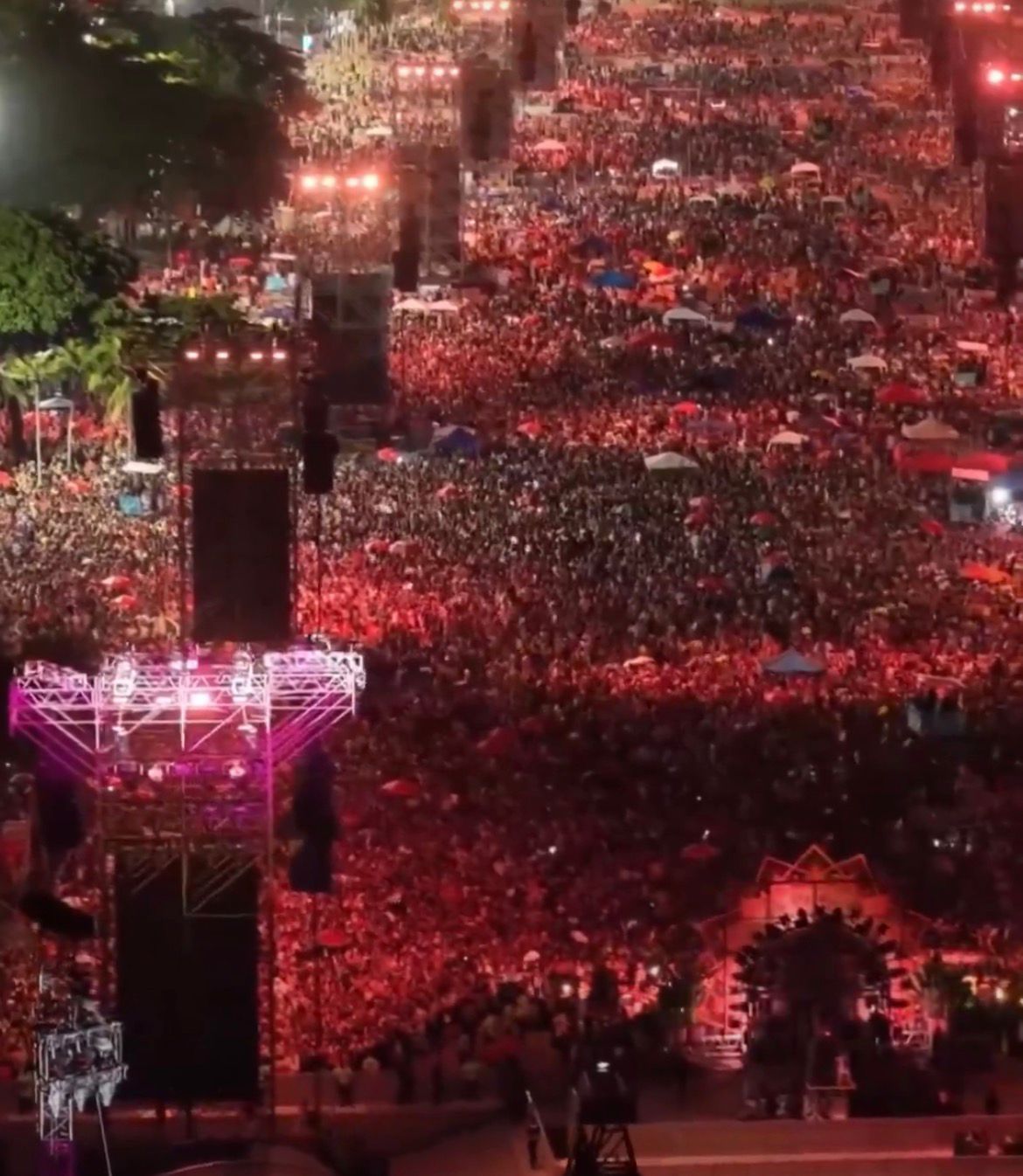 Copacabana ferve com público estimado de 2 milhões para apresentação de Shakira Copacabana ferve com público estimado de 2 milhões para apresentação de Shakira