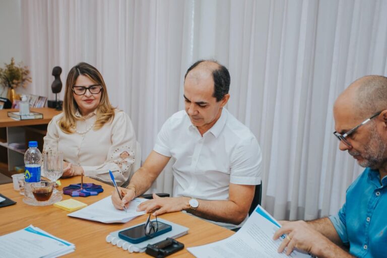 Cruzeiro do Sul firma convênio de R$ 310 mil para Família Acolhedora Cruzeiro do Sul firma convênio de R$ 310 mil para Família Acolhedora