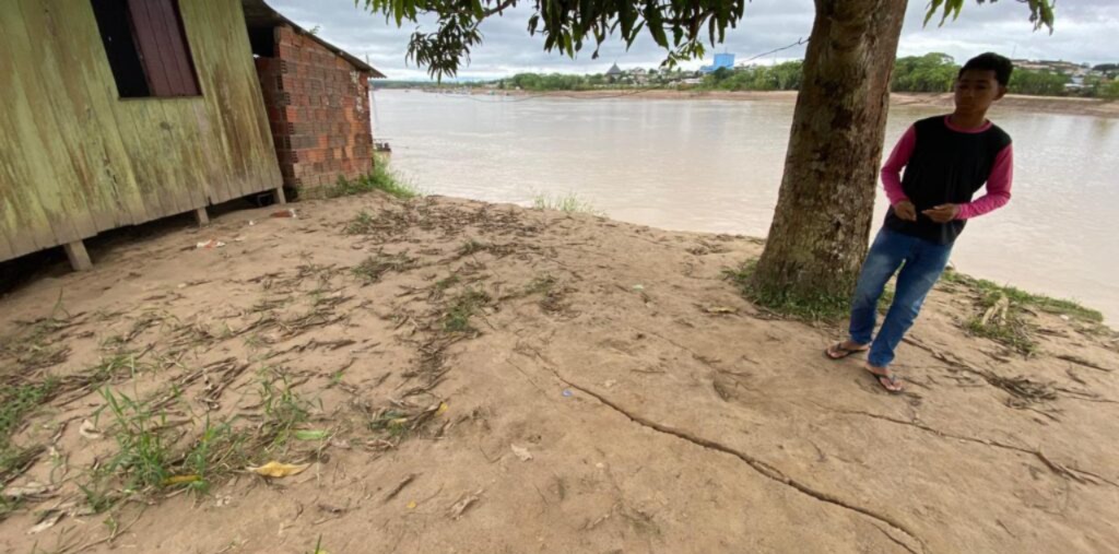 Vazante expõe risco de desbarrancamento e atinge famílias no interior do Acre