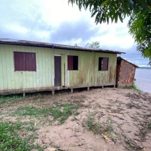 Vazante expõe risco de desbarrancamento e atinge famílias no interior do Acre
