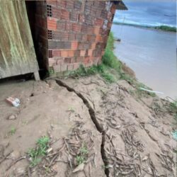 Vazante expõe risco de desbarrancamento e atinge famílias no interior do Acre