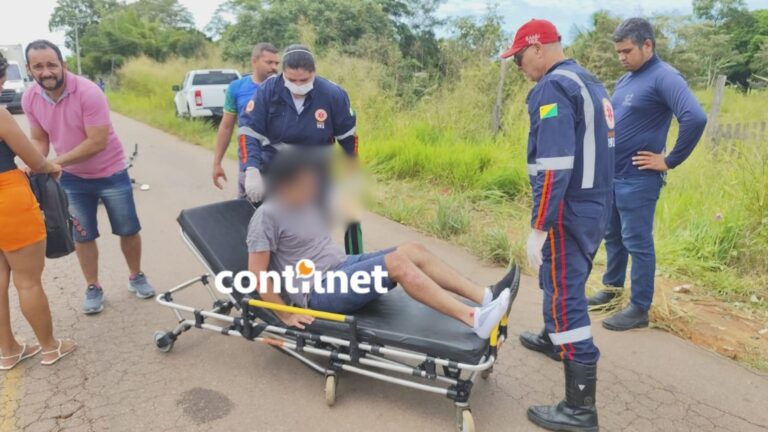 Homem fica ferido após acidente envolvendo motocicleta e duas caminhonetes