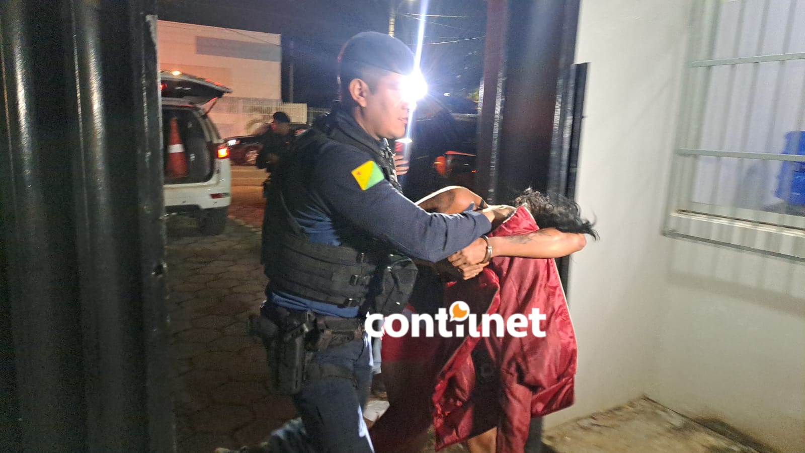 Polícia prende mulher com drogas em ponto de tráfico em Rio Branco
