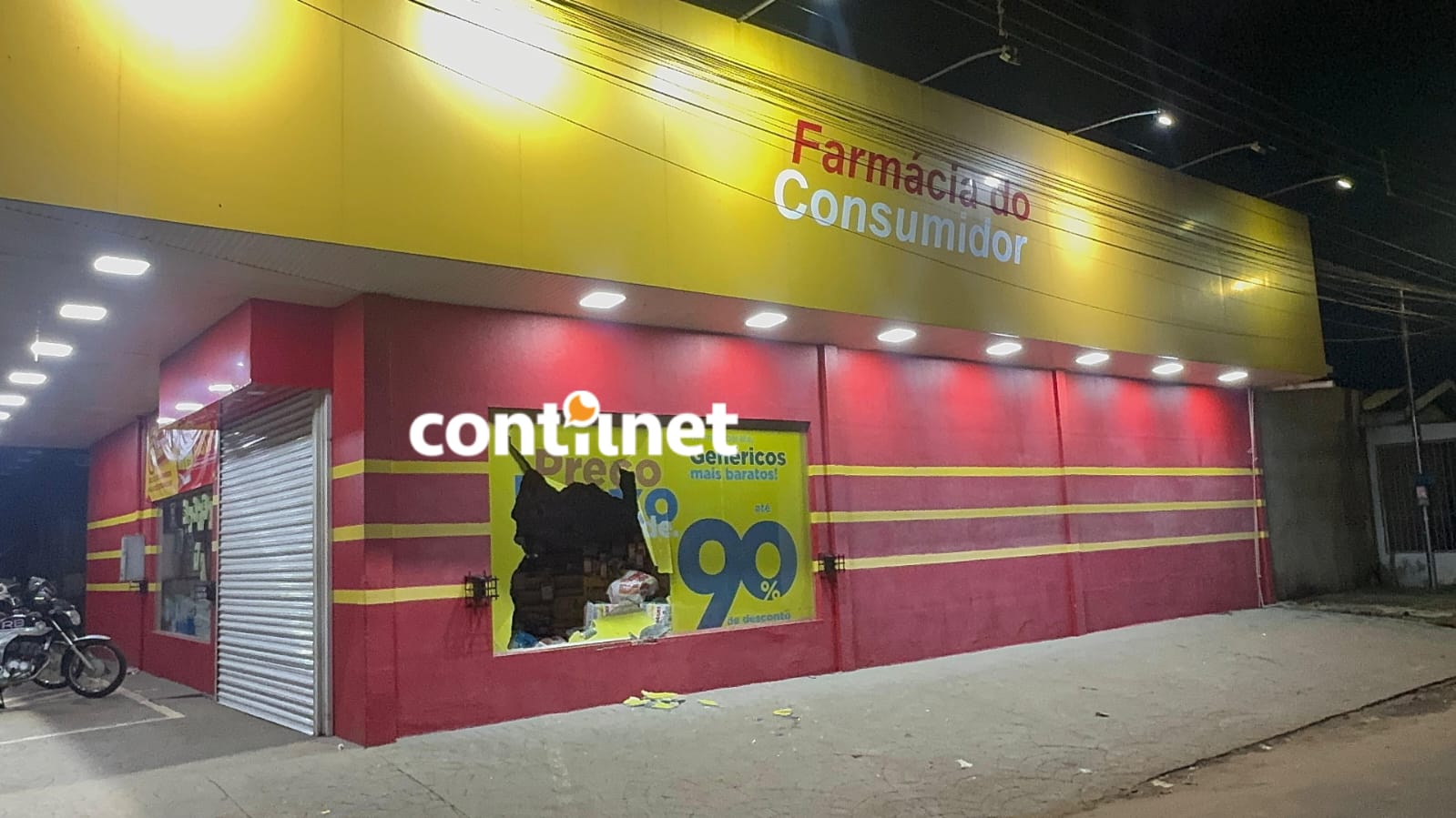 Criminosos encapuzados quebram vidros e furtam farmácia em Rio Branco