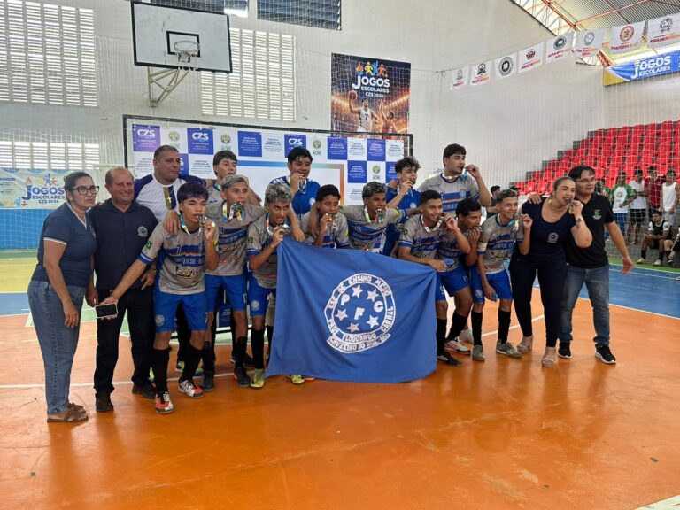 Após 17 anos, jovem conquista título juvenil no futsal escolar Após 17 anos, Flodoardo conquista título juvenil no futsal escolar