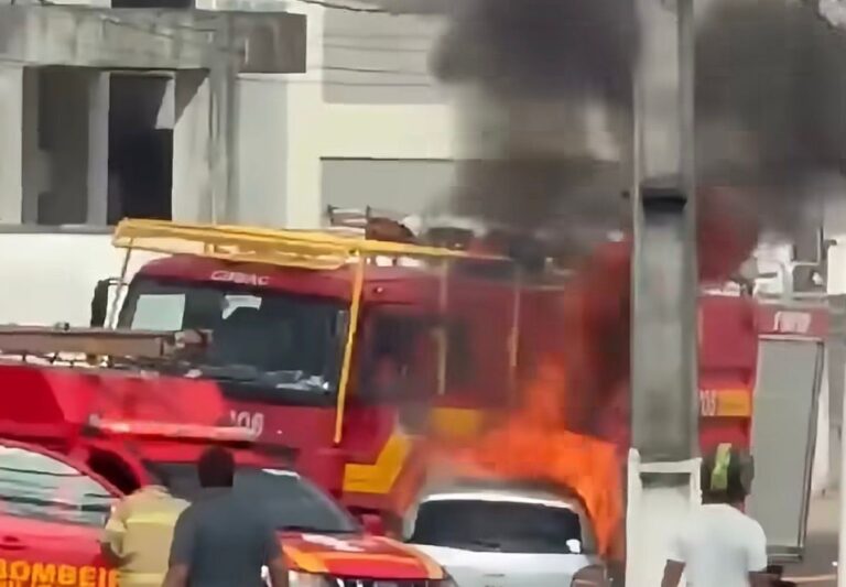 Família sente cheiro de queimado e escapa antes de carro pegar fogo no Acre