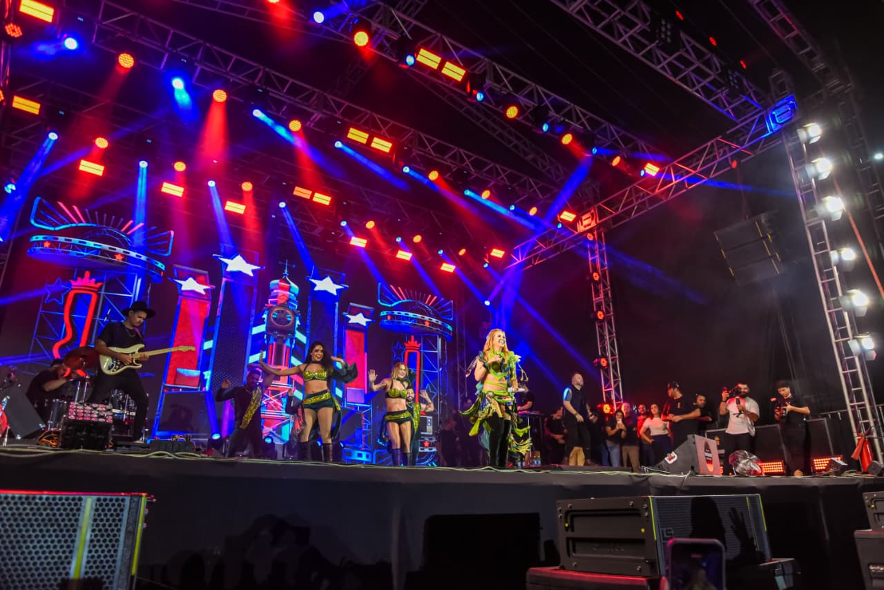 Cantora Joelma durante show da Festa do Trabalhador