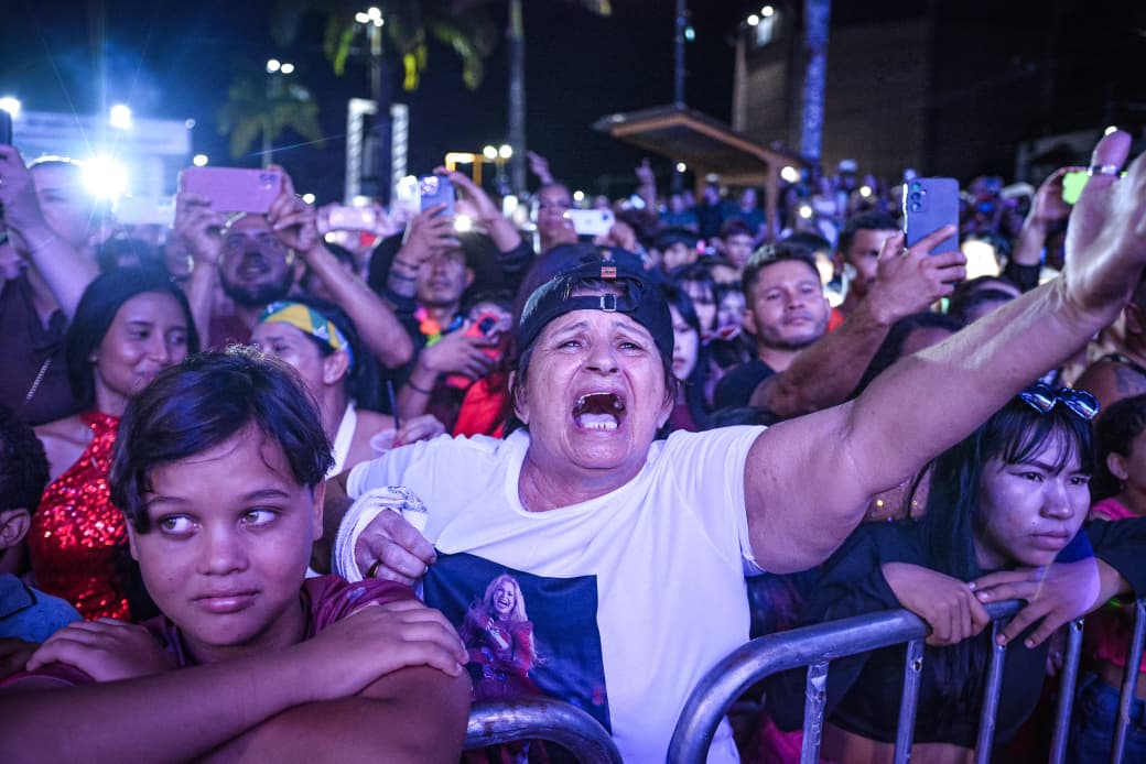 Mais de 40 mil pessoas lotam praça para show de Joelma A cantora arrastou uma multidão de fãs