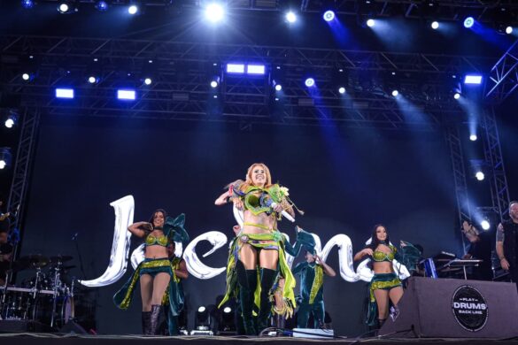 Joelma show Cruzeiro do Sul (5) Mais de 40 mil pessoas lotam praça para show de Joelma
