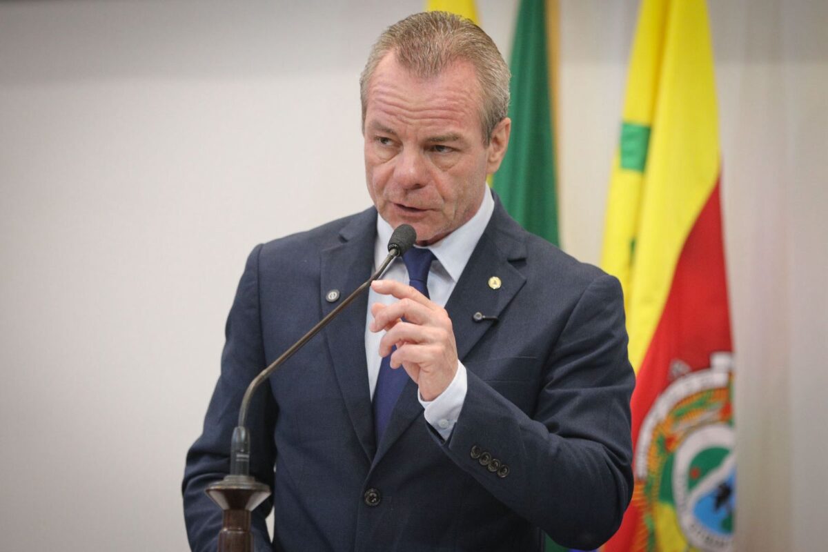 Longo pede prioridade do TCE para convocação do concurso dos Bombeiros