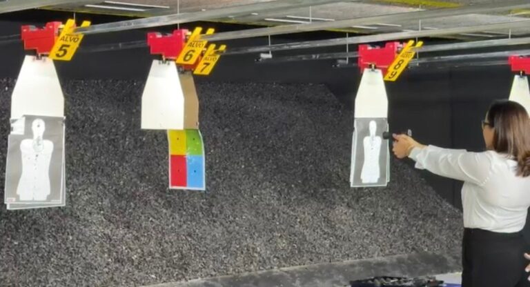 Com disparos de Mailza, governo inaugura polo de instrução tática no Acre
