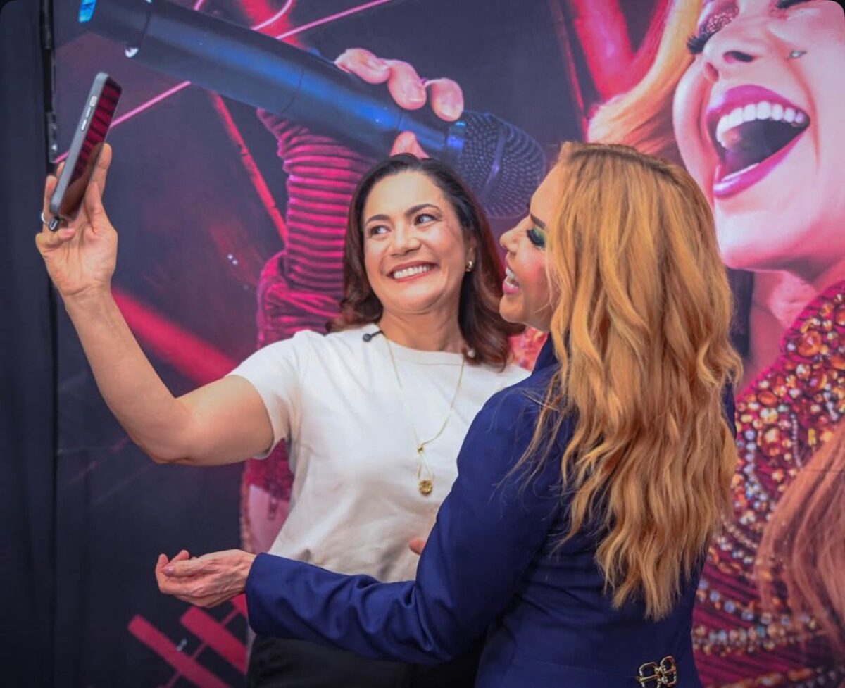 Mailza gravou uma trend com Joelma