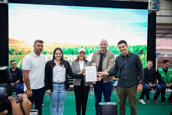 Em Sena, Mailza entrega obras, títulos e anuncia novos investimentos