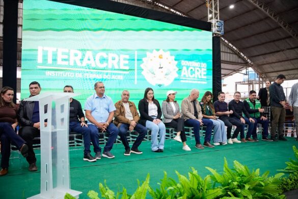 Em Sena, Mailza entrega obras, títulos e anuncia novos investimentos
